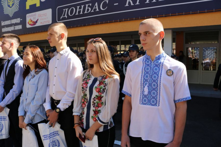 17 криворожских школьников пополнили ряды Лиги будущих полицейских (ФОТО)