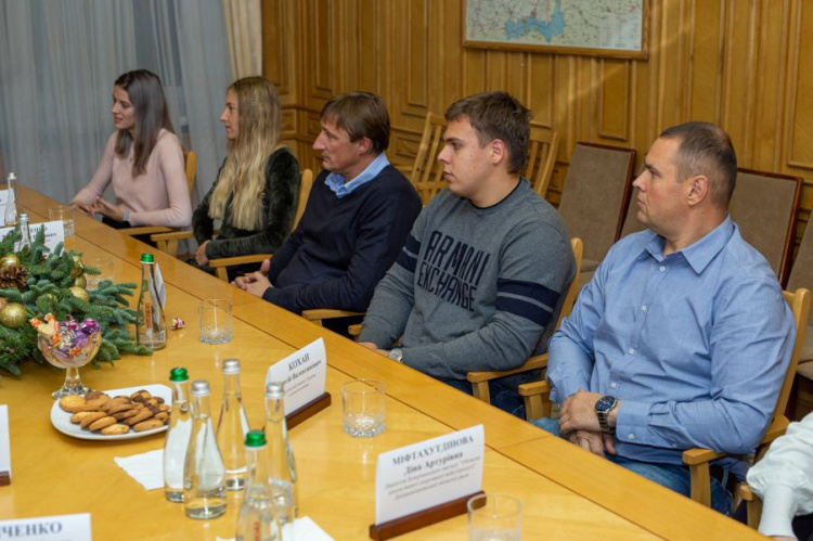 На Дніпропетровщині провідним спортсменам і тренерам вручили щорічну стипендію (фото)
