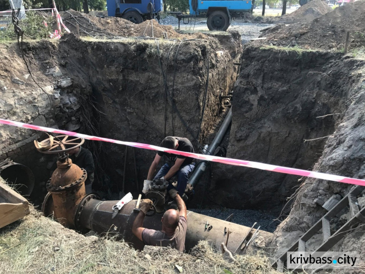 В Кривом Роге поменяли более двух километров старых труб водопровода (ФОТО)