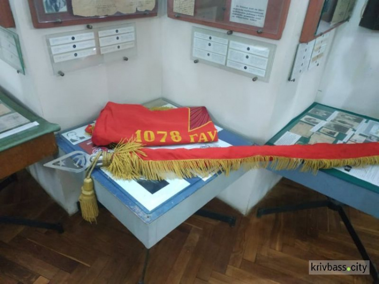 Бойові знамена повернулись до Криворізького історико-краєзнавчого музею