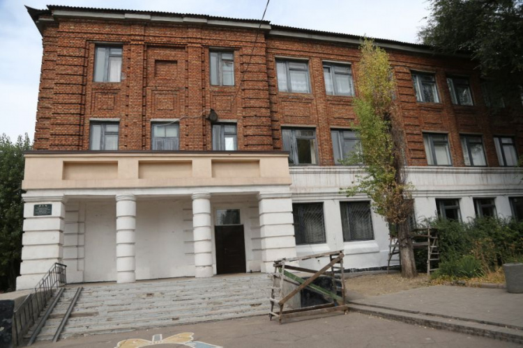 В криворожской школе станет удобно и комфортно: город выделил деньги на ремонт (ФОТО)