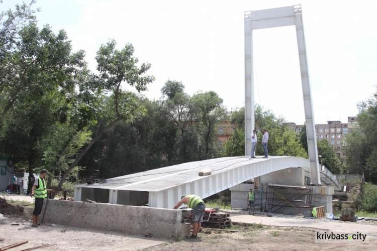 Мост в парке Гагарина построен наполовину, – чиновники