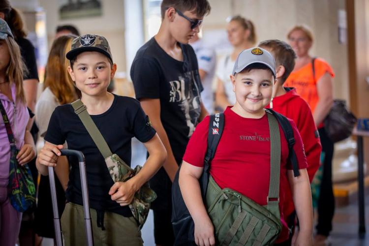 Діти військових з Дніпропетровщини відправилися на оздоровлення та реабілітацію до табору: куди поїхали