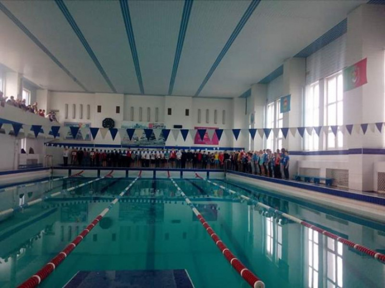 Весело и интересно: в Кривом Роге прошёл Чемпионат по плаванию (фото)
