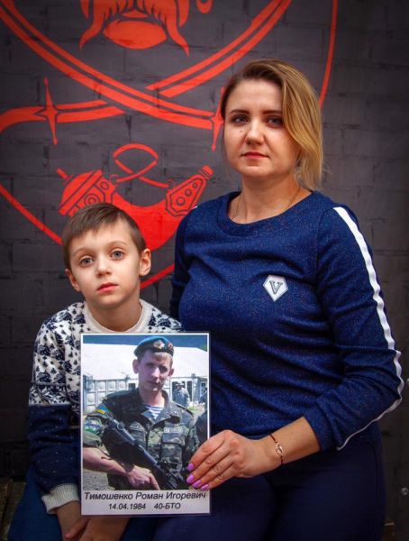 Криворожанки напомнят о войне в Украине на фотовыставке в Варшаве (фото)