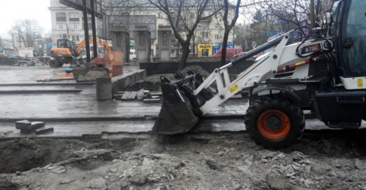 Полным ходом: в Кривом Роге идет ремонт парка имени Богдана Хмельницкого (фотофакт)