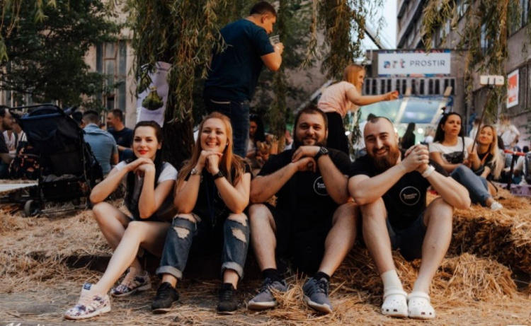 "Артишок-2019": чем и как кормил и развлекал криворожан фестиваль в стиле 1990-х (фото)
