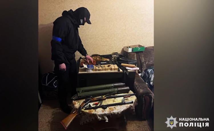 Депутат сільради на Дніпропетровщині незаконно зберігав арсенал зброї