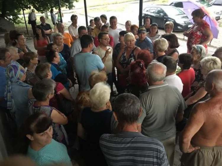 Жители в Покровском районе Кривого Рога выступили против подключения дополнительных потребителей (ФОТО)
