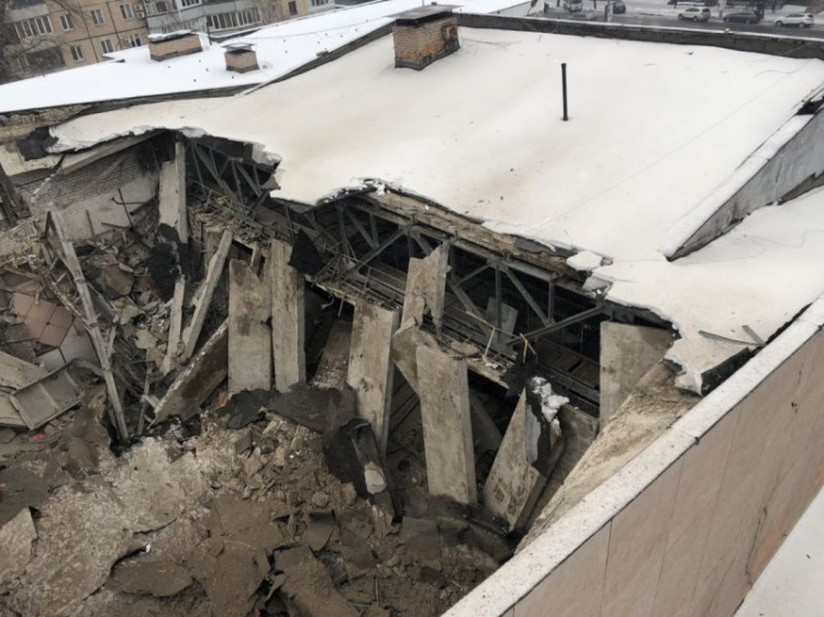 В Кривом Роге ищут виновных в том, что обвалилась крыша кинотеатра