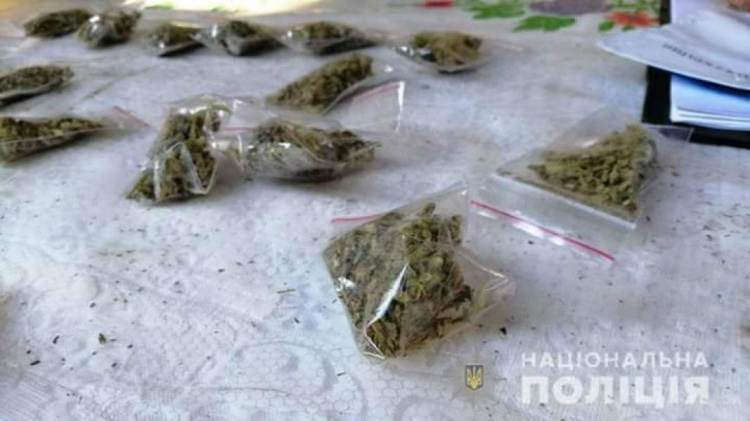 Криворожские правоохранители  изъяли наркотики на сумму 350 тысяч гривен (фото)