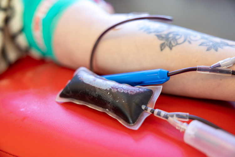У центрах служби крові чекають донорів крові резус-негативної належності: куди звертатись у Кривому Розі