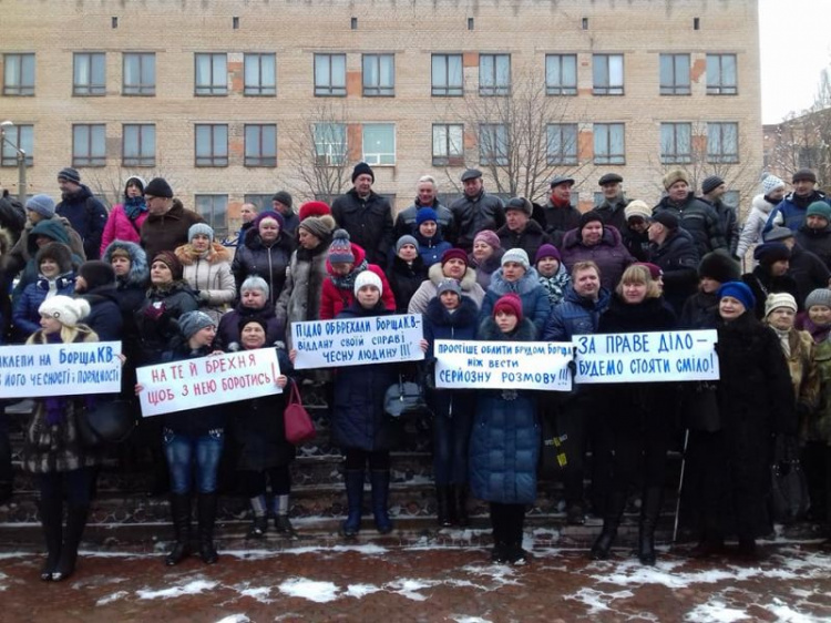 В Кривом Роге сотрудники КПВС собрались на акцию поддержки под зданием Криворожского отдела Нацполиции