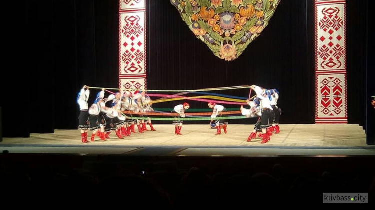 Национальный ансамбль танца Украины восхитил зрителей Кривого Рога своим выступлением (ФОТО)