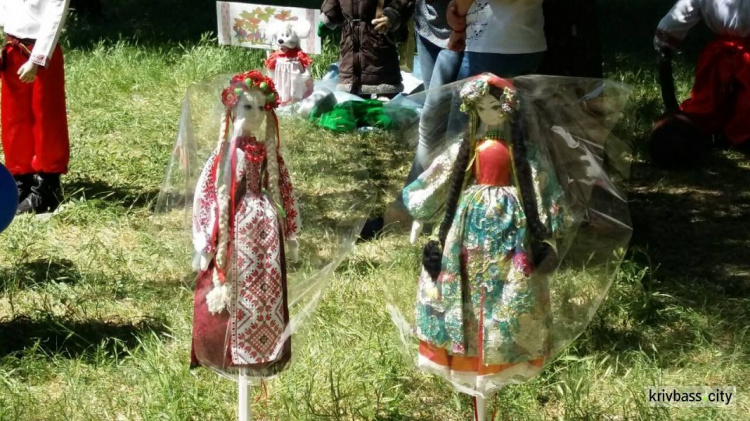 В Криворожском парке прошел фестиваль "Страна детства" (ФОТОРЕПОРТАЖ)