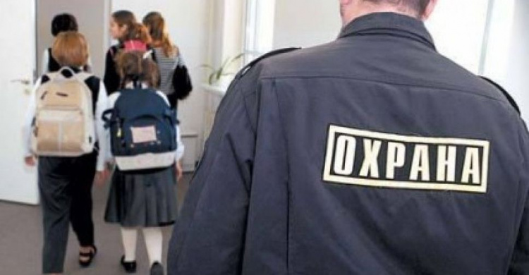 Кто заплатит охранникам: в Кривом Роге депутаты решились взяться за проблему охраны школ