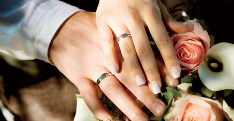 В Кривом Роге в День влюбленных пожениться решили 32 пары