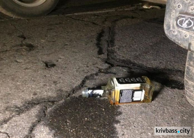Пьяный водитель на легковушке в Кривом Роге врезался в служебный автобус (ФОТО)