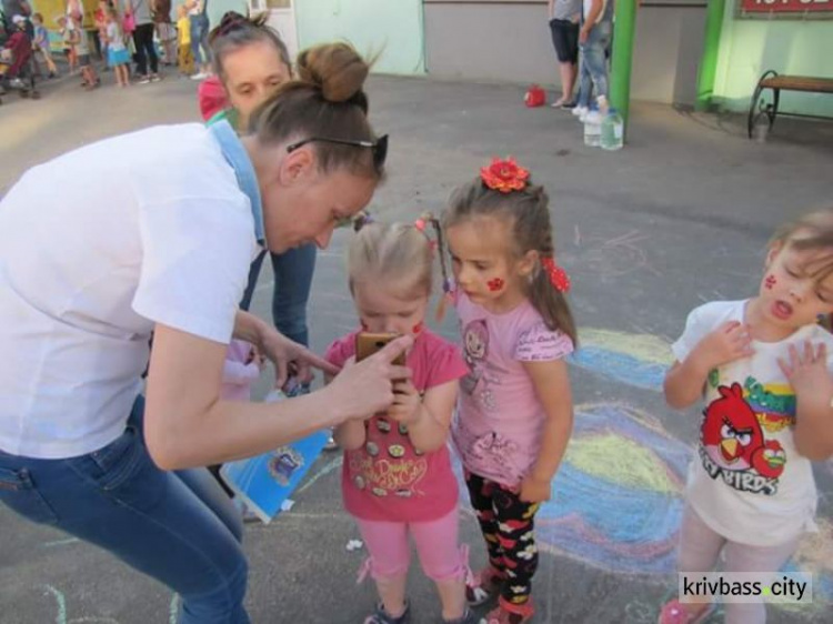 В Кривом Роге громада микрорайона провела праздник ко Дню защиты детей (ФОТОРЕПОРТАЖ)