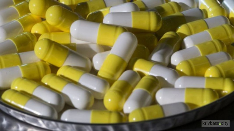 В Украине разрешили использовать незарегистрированные препараты против коронавируса