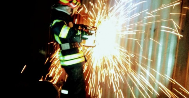 В Кривом Роге пожаром повредило тракторную технику на площади 1600 квадратных метров (фото, видео)