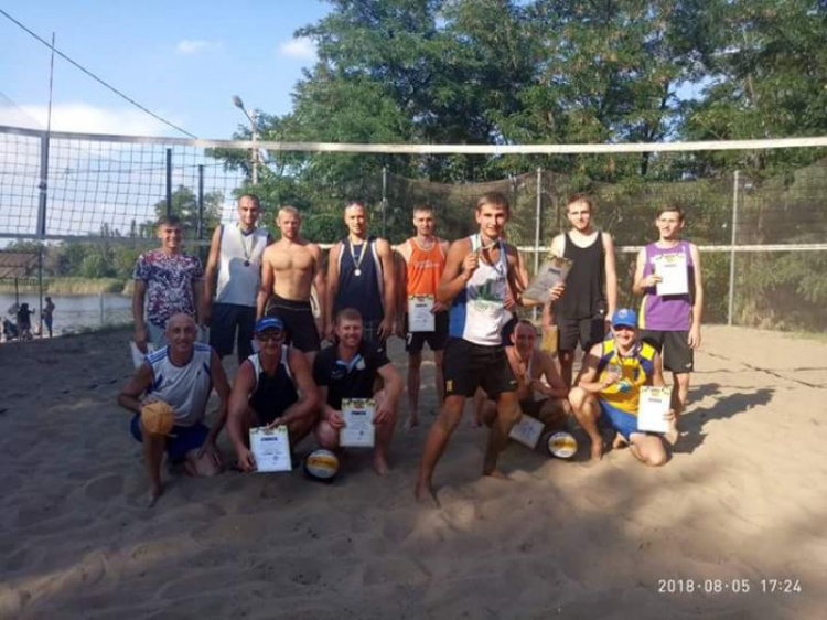 В Кривом Роге прошёл открытый турнир по волейболу (ФОТОРЕПОРТАЖ)
