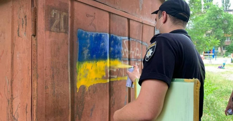 Акція від поліцейських: у Кривому Розі знищили написи з рекламою наркотиків