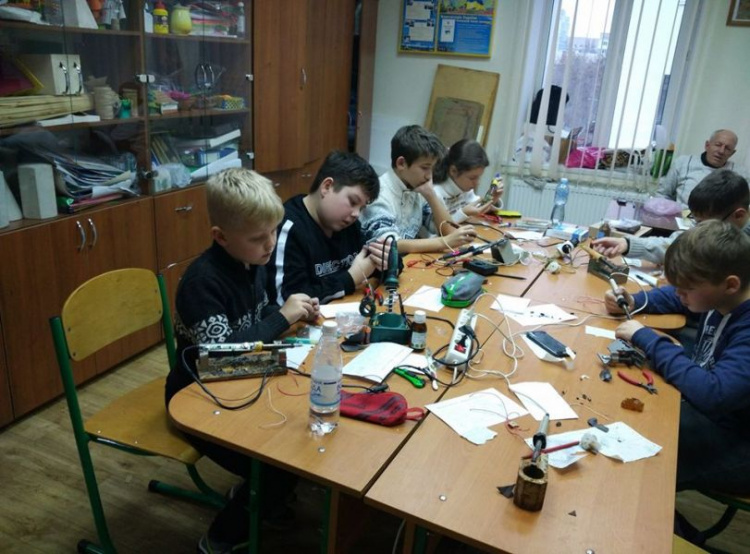 Юные криворожане на областных соревнованиях по радиоэлектронному конструированию (фото)