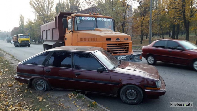 В Кривом Роге на Никопольском шоссе грузовик врезался в легковушку с младенцем (ФОТО)