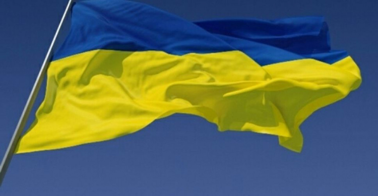  В Кривом Роге просят обновить государственный флаг Украины на зданиях (ФОТО)