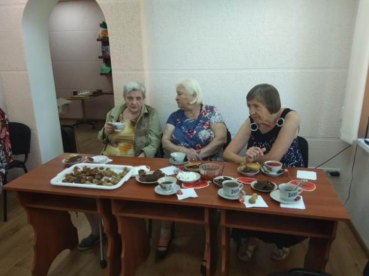 Как пенсионеры Кривого Рога отметили Всемирный день шоколада (фото)