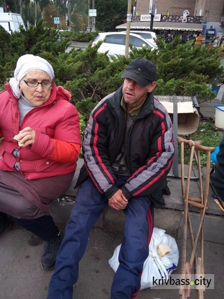 В центре Кривого Рога разбили палатки и бесплатно раздавали еду (ФОТО)