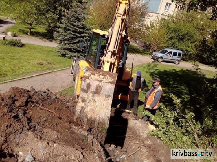 «Кривбассводоканал» приступил к замене трубопровода на Заречном (ФОТО)