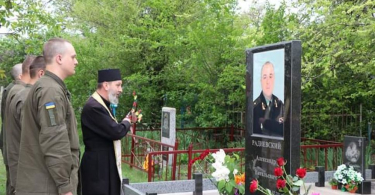 В Кривом Роге почтили память генерал-майора Александра Радиевского (фото)