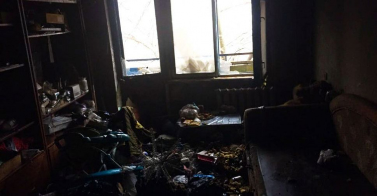 В Кривом Роге горела квартира - хозяйка с сильными ожогами доставлена в реанимацию (фото)