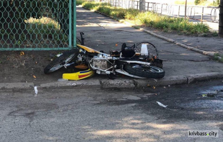 Авария в Кривом Роге: не разминулись мотоциклист и машина (ФОТО)