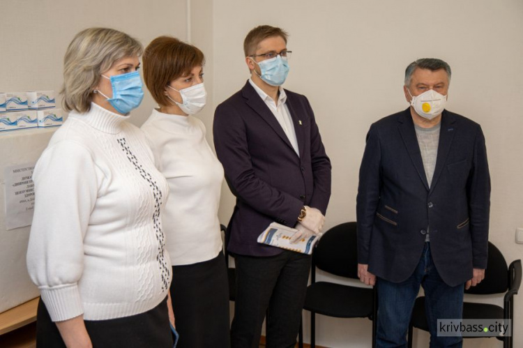 Акционер Метинвеста Вадим Новинский передал днепропетровской областной лаборатории 10 тысяч тест-систем для диагностики коронавируса