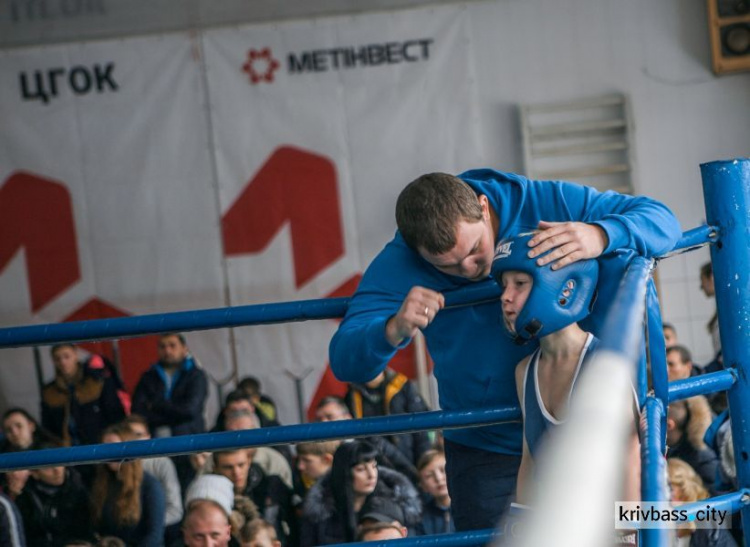 Сорок спортсменов в Кривом Роге продемонстрировали силу и выносливость на боксерском ринге (ФОТО)