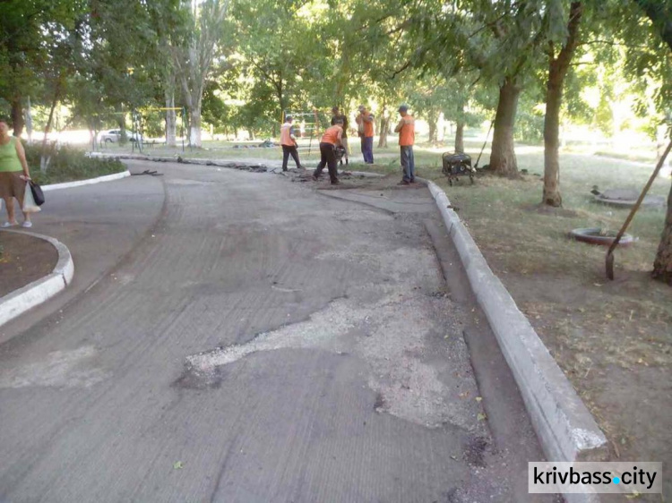 Фотофакт: в Кривом Роге заасфальтировали две внутриквартальных дороги