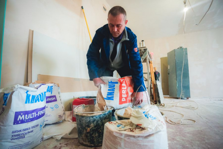 Команда криворожского нардепа заканчивает ремонт еще трех городских школ и садиков (фото)