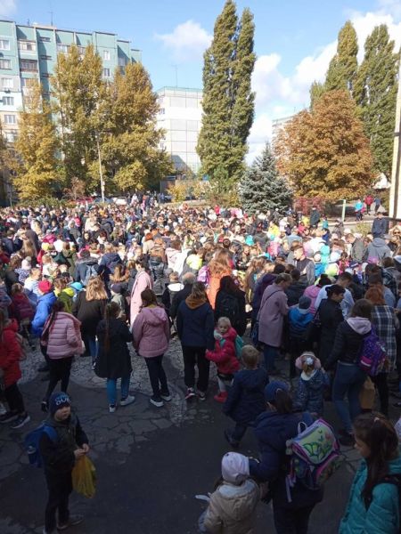 В Кривом Роге на школьной ярмарке дети собрали более 40 тысяч гривен онкобольной девочке