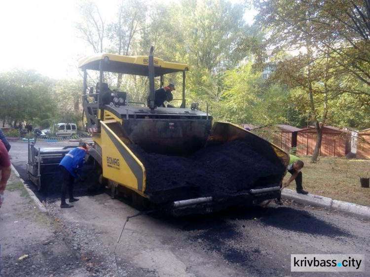В Кривом Роге продолжаются ремонтные работы на дорогах (ФОТОФАКТ)