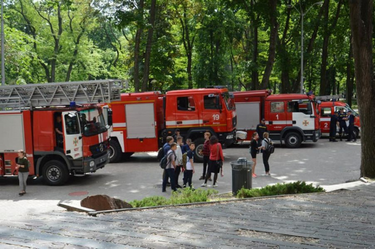 "Ангелы" из Кривого Рога стали победителями областных соревнований среди пожарных