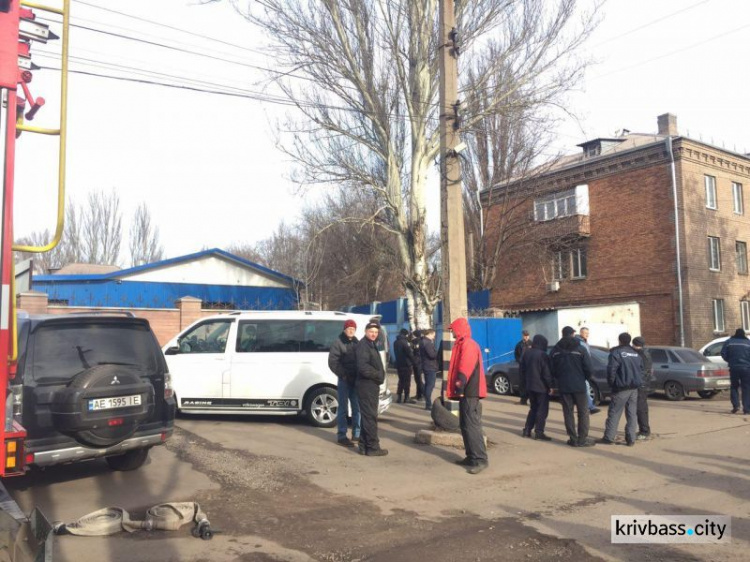 На СТО в Кривом Роге под автомобилем клиента обнаружили растяжку с гранатой (ФОТО+ВИДЕО)