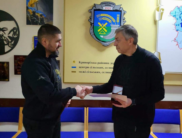 Волонтери Криворіжжя отримали відзнаки від Президента та Міноборони: кого нагородили