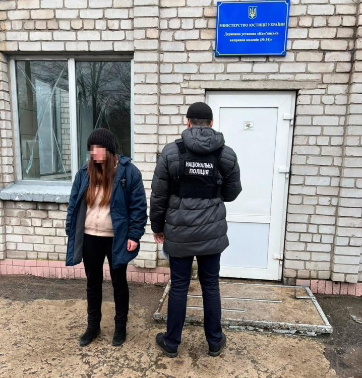 Була засуджена за втягування дівчат у проституцію: на Дніпропетровщині міграційна поліція видворила росіянку з України