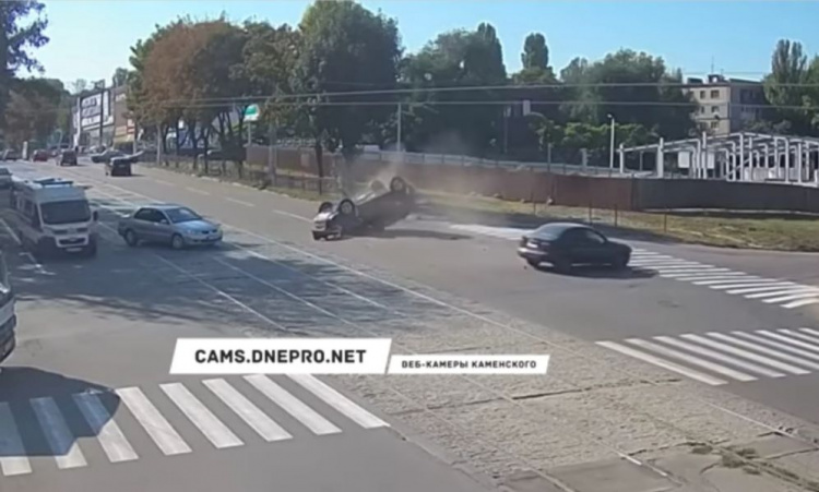 Криворожанин скрылся с места ДТП, которое совершил в Каменском (фото, видео)