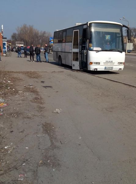 В Кривом Роге полицией задержан подозрительный автобус, находившийся возле теризбиркома (обновлено - фото)