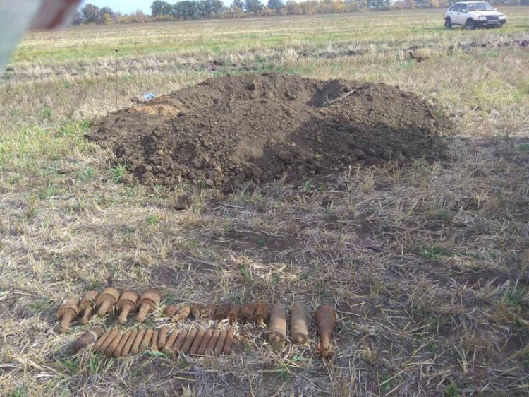 Очередное эхо войны: в Криворожском районе обнаружены старые боеприпасы (ФОТО)