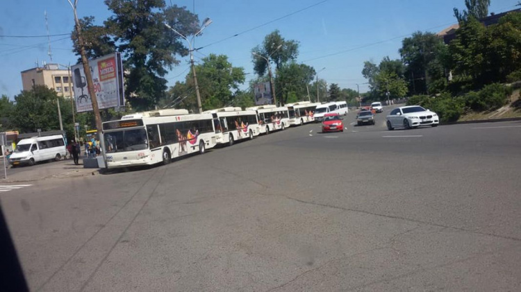 UPD: В Кривом Роге выпустили на линию 4 новых троллейбуса и 3 автобуса (ВИДЕО)